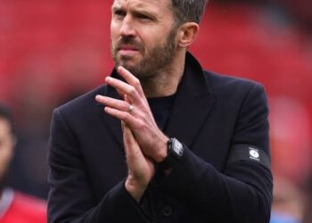 Michael Carrick’s Emotional Plea to Manchester United Fans: “Keep That Momentum, Keep That Atmosphere”