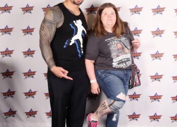 BREAKING:Roman Reigns Proposes to Fiancee in Heartwarming