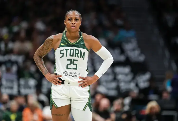 Mikayla Blakes Breaks Caitlin Clark’s College Scoring Record