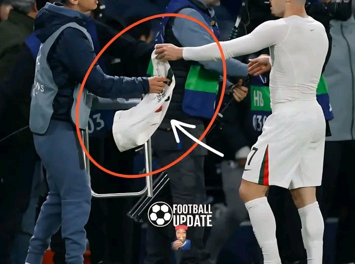 BREAKING : Pedro Neto Gives Ball Boy His Shirt and Apologizes After Match Incident