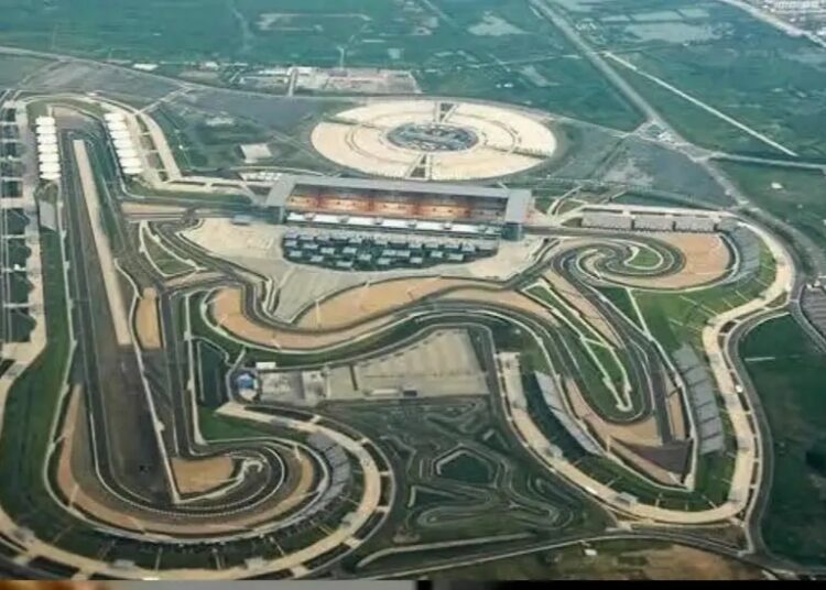  “F1 Chaos Incoming?” China’s Grand Prix Has a Brutal 1.2 km Straight — Why the New Regulations Could Turn Shanghai Into the Most Shocking Race of the Season